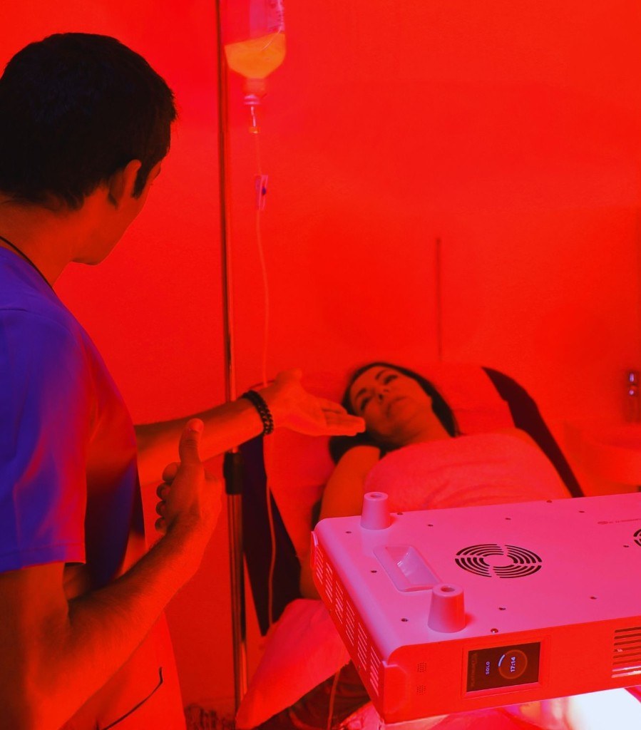 Dr Shehan explaining red light therapy to a patient during treatment